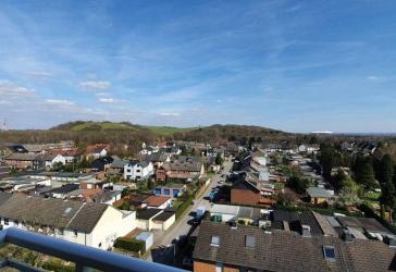 Penthouse-Feeling: 3 Zimmer, ca. 74,5 m², Balkon & sagenhafter Fernblick in Buer-Schaffrath