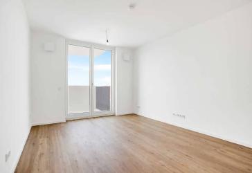 Unmöblierte 1 Zimmer Studio mit, Aufzug & Balkon
