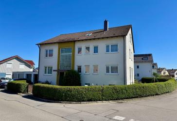 Individuelle 3-Zimmer-DG-Wohnung mit Bergblick und Stellplatz