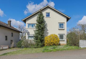 Solides und gut vermietetes 3-Fam.-Haus mit zusätzlichem EFH und Getränkelager in Halbhöhenlage!