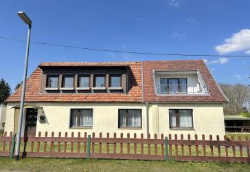 Geräumiges Einfamilien- oder Mehrgenerationenhaus auf großzügigem Grundstück