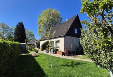 Individuell. Ruhig. Besonders: EFH mit Anbau in schöner Lage von Niendorf