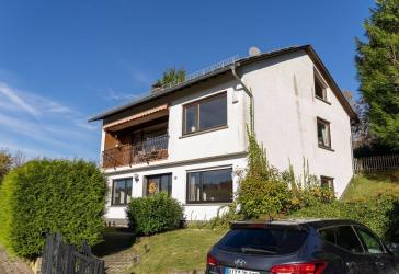 Einfamilienhaus in unverbaubarer Südhanglage in Eisenschmitt