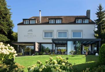 Schönes Hotelanwesen m. 18 Zimmern u. 2 zusätzlichen Wohnungen an Top Lage v. Badenweiler m. sonnige