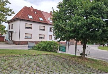 Charmantes älteres 1-2 FH mit Balkons, ETG,Garten und Garage in grüner Umgebung sucht nette Familie!