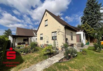 renovierungsbedürftiges Einfamilienhaus mit großzügigem Garten