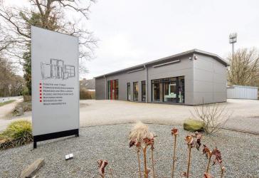 Modern leben und erfolgreich arbeiten - Stilvolles Wohnhaus mit vielseitiger Gewerbehalle- komplett vermietet- zu verkaufen