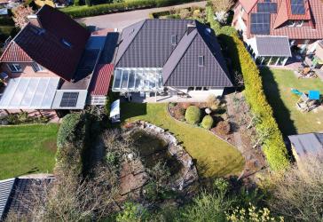 Luxuriöser Bungalow ruhiger naturnaher Wohnlage