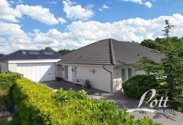 +Erstklassiger Bungalow mit wohnmobilgeeigneter Garage in attraktiver Siedlungslage in Augustfehn!+