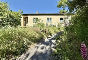 Teilbares Grundstück mit Einfamilienhaus: Wohnen auf einer Ebene