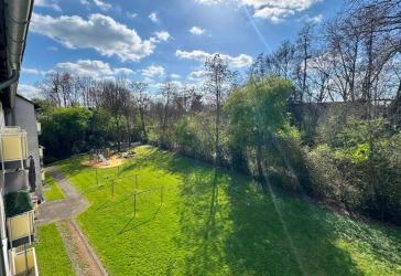 ***Kaufpreis reduziert !*** Geräumige 4,5- Raum- ETW mit Balkon zum Selbstbezug ! Provisionsfrei !