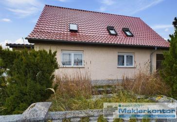 Komfortables Einfamilienhaus mit Dachterrasse und Werkstatt