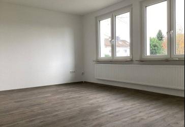 großzügige 2-Zimmer Wohnung im Erdgeschoss mit Balkon!