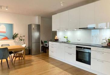 Neubau moderne stilvoll 3-Zi.-Wohnung 2 Balkone – top-Location, mit Aufzug & neuer Küche