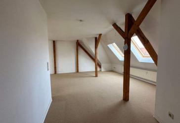 Große 3- Raumwohnung im DG