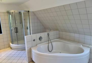 Charmante individuelle Dreizimmerwohnung mit hochwertiger Ausstattung