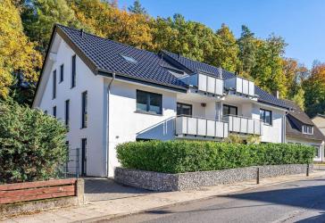 Hochwertige 2-Zimmer-Dachgeschosswohnung mit PKW-Stellplatz und großem Südwest-Balkon in begehrter Lage von Bielefeld-Gadderbaum