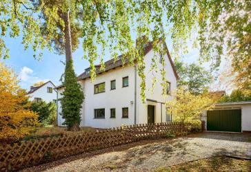Klassisches Westender Einfamilienhaus mit großem Garten, Wintergarten und Garage