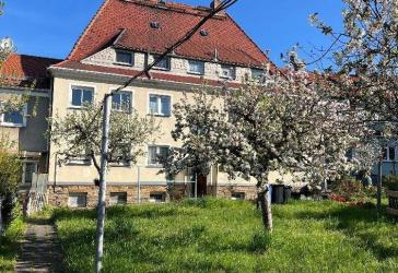 Frisch sanierte helle 2 Raum Wohnung in ruhiger Lage mit wunderschönem Garten