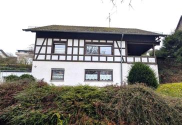 Ansprechendes Einfamilienhaus mit großem Garten und viel Potenzial