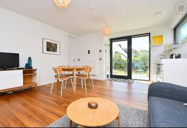 Wunderschöne, modern möblierte Wohnung mit Terrasse in Stuttgart Botnang