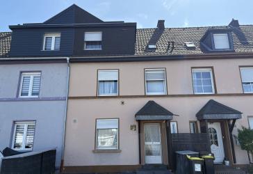 Viel Platz & flexible Nutzung - Modernisiertes Reihenhaus mit 7 Zimmern