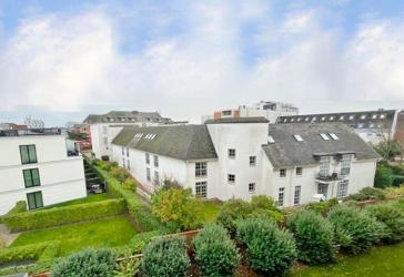 Zentral gelegene, ruhige Wohnung mit großem Ostbalkon!