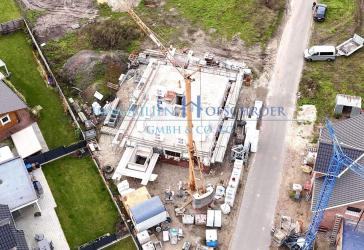 K 586 - Erstbezug in eine moderne und energieeffiziente Doppelhaushälfte mit Carport, Geräteraum und Terrasse in Beesten!!