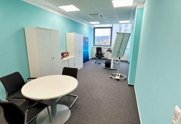+Helle & großzügige Büro- & Praxisfläche im Leonberger Zentrum++