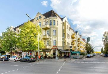 Stilvolle Altbauperle mit Balkon & EBK - großzügige 3 Zimmer Wohnung direkt an der U- Bahn