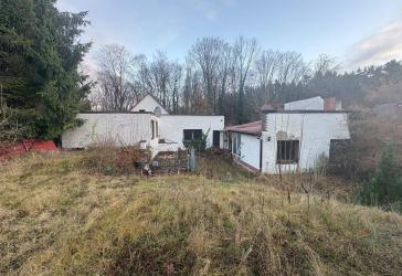 Kleines Bungalow auf großem Grundstück direkt am Wald