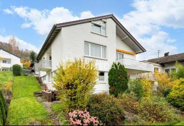Großzügiges EFH mit Einliegerwohnung & Ausbaureserven - schöner Ausblick und sonniger Garten