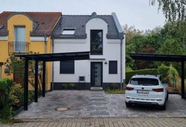 Elegantes Reihenendhaus mit 4 Zimmern und 2 Carports