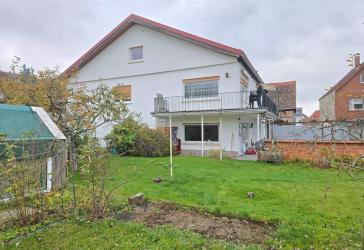 Vielseitiges Wohnhaus mit drei Wohneinheiten, Ausbaupotenzial und weitläufiger Nutzfläche - zentrale Ruhelage in Wächtersbach, KfW-Förderung möglich,