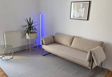 Sonnige 2-Zimmer möbliert Wohnung mit Balkon Nähe T-Feld