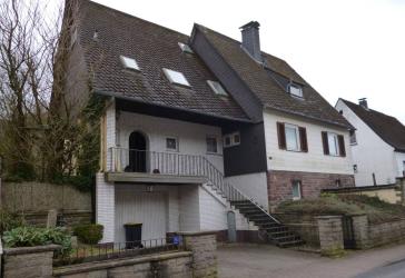 Wohnhaus mit Garage und Garten im Hochsolling
