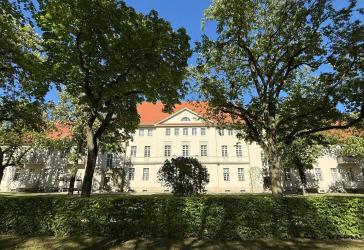 Attraktive freie 2-Zimmer-Wohnung im historischen Ludwig-Hoffmann-Quartier