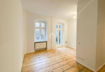 RUHIGE 1,5-ZiMMER-WOHNUNG | RENOVIERT | SEITENFLUEGEL IM SAMARITERKIEZ | PROVISIONSFREI |