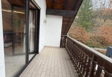 Gemütliche 3-Zimmer Dachgeschosswohnung mit Einbauküche und 2 Balkonen.....!