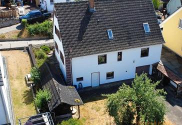 Zeitlos schön: Altbau-Charme trifft gepflegte Wohnqualität - EFH in Mitteleschenbach