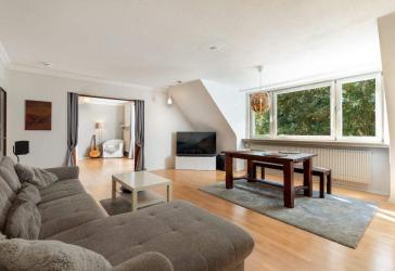 Charmante 4-Zimmer-Wohnung mit Balkon und Stellplatz in HH-Wellingsbüttel