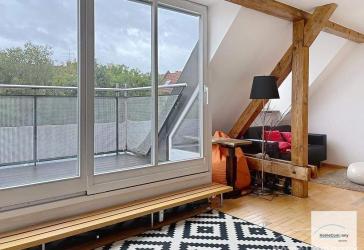 Helle, modern möblierte 1,5-Zimmer-Dachgeschoss-Maisonette-Wohnung mit Südbalkon in Schwabing