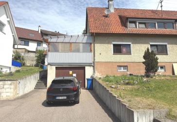 Doppelhaushälfte mit Garage und großem Freisitz