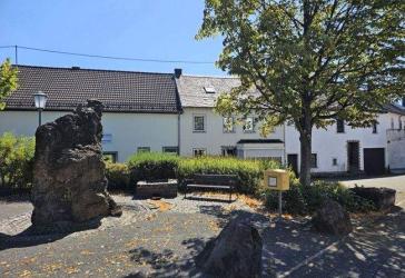 Zu verkaufen 2 Häuser, die derzeit als Ferienhäuser vermietet werden, zwischen Eifel und Mosel