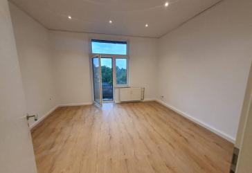Frisch renovierte 1-Zimmer-Wohnung mit großer Küche in Essen