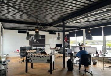 Offene Arbeitsplätze mit Dachterrasse und Blick auf Köln Dom-Premium-Ausstattung