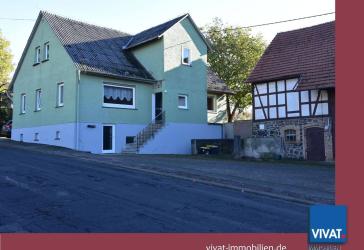 Ehem. Hofreite (Massivhaus) mit Garten, gr. Scheune und Hoffläche. Grüner Blick, schöne Landschaft.