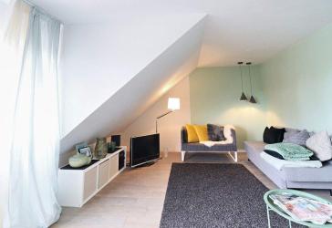 Renovierte Dachgeschosswohnung in Husum - sofort bezugsfrei mit Stellplatz und Glasfaseranschluss
