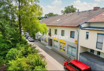 Großzügiges Einfamilienhaus mit vielseitiger Gewerbefläche und einzigartigem Raumangebot