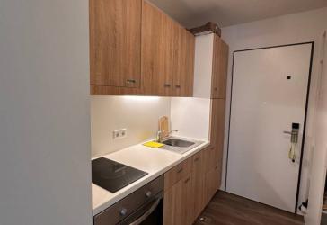 Möbliertes Einzelzimmer mit Balkon (UNTERMIETE - SUBLET )